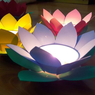 Hoa đăng 08 cánh hai lớp mút xốp 20cm đã bao gồm đèn cầy