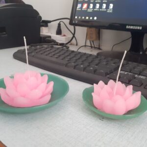 Nến hoa đăng bông sen nổi trên nước
